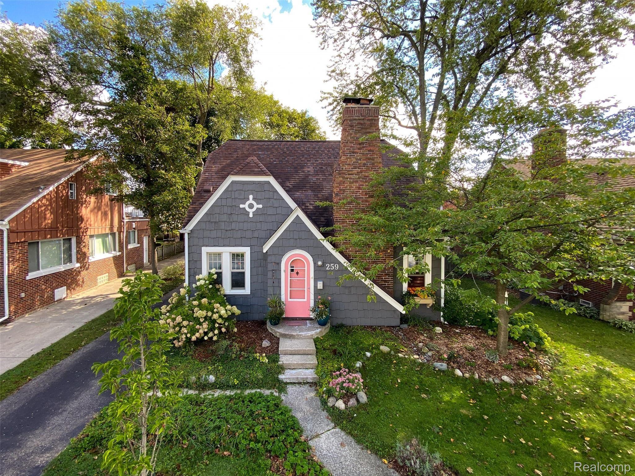 259 Chippewa Road Pontiac, MI 48341 - Photo 3 of 47 DJI_20210916_110413_429.jpg