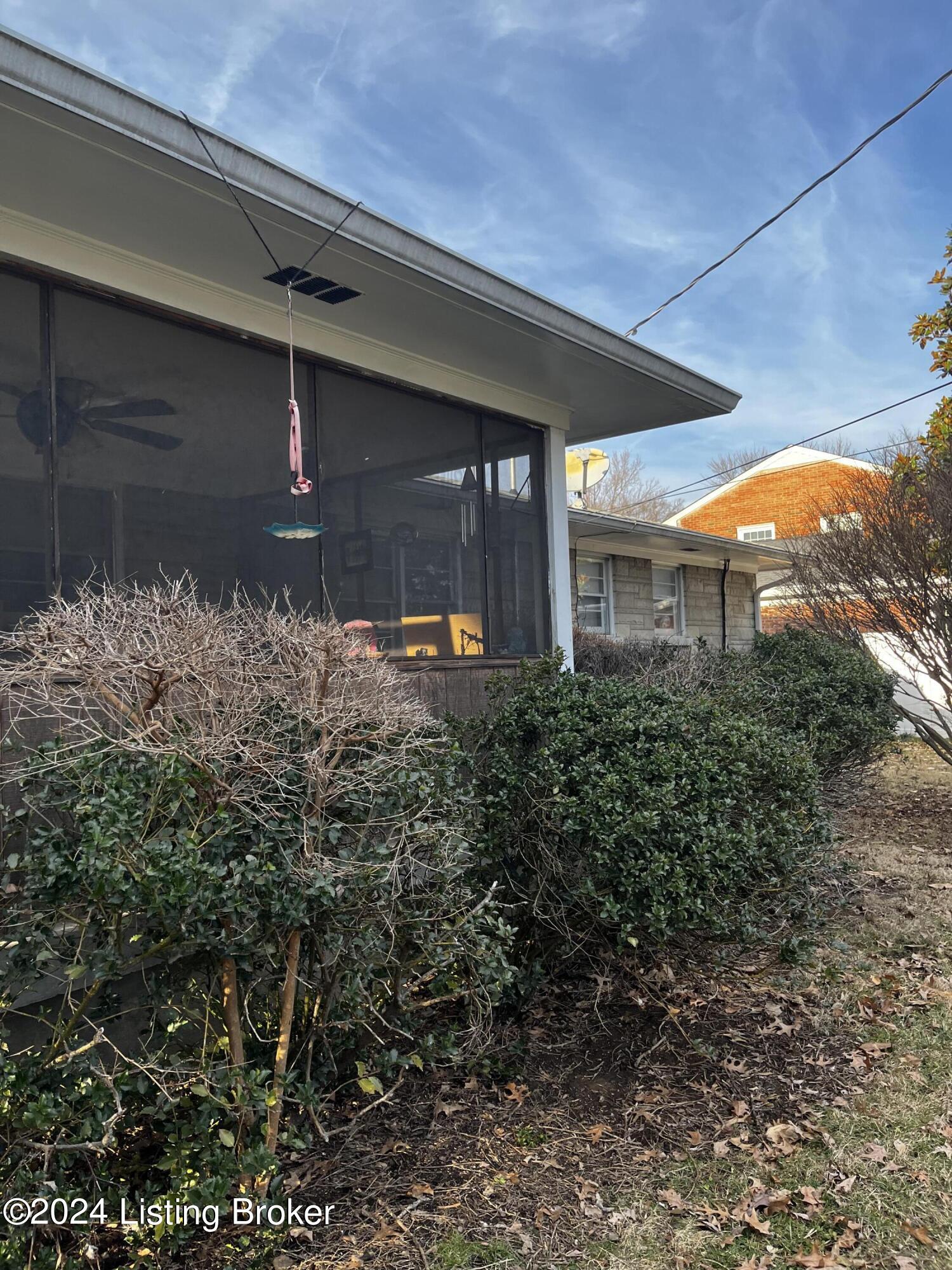 3204 Dundee Road Louisville, KY 40205 - Photo 10 of 29 Exterior of sunroom
