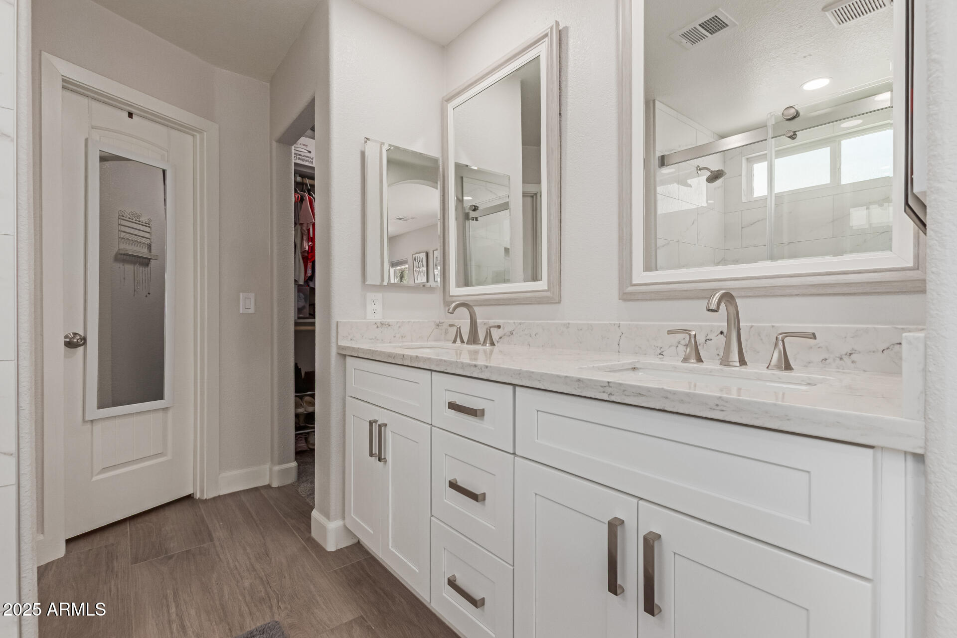 92 West Jasper Drive Gilbert, AZ 85233 - Photo 17 of 34 a bathroom with double sink and a mirror
