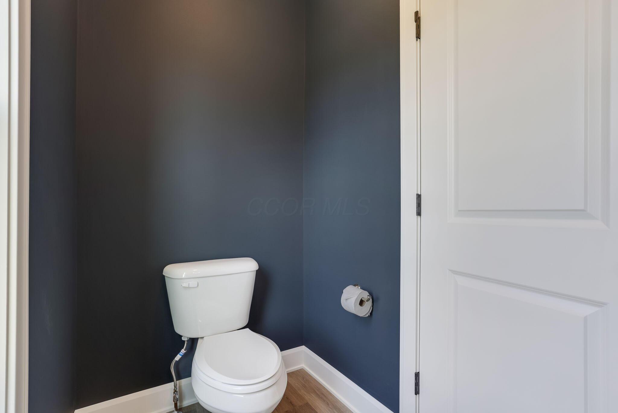 9007 Columbia Road Southwest Pataskala, OH 43062 - Photo 29 of 70 Entry level half bath