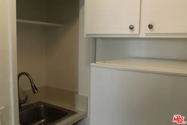 a close view of sink and tap