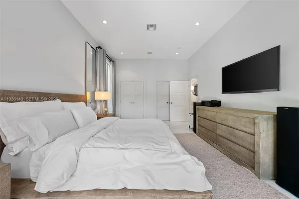 $4,490,000 | 1251 Kane Concourse, Bay Harbor Islands, FL 33154