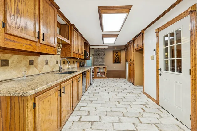 $340,000 | 7112 Pleasure Lake Drive, Willis, TX 77318