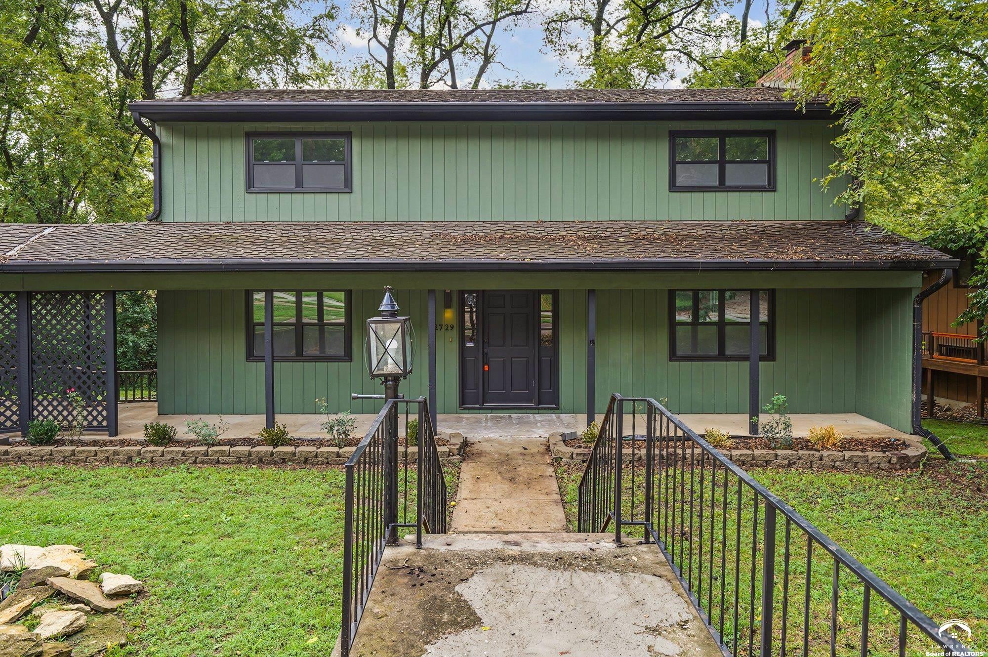2729 Stratford Road Lawrence, KS 66049 - Photo 2 of 36 Gallery Image 2