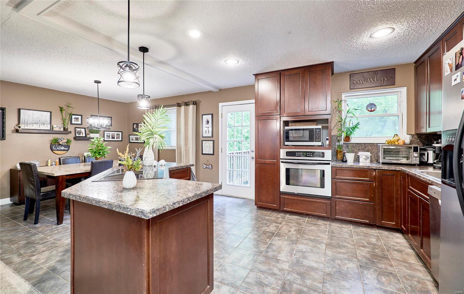 249 Treasure Cove Ballwin, MO 63021 - Photo 11 of 35