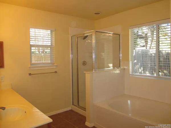 $1,900 | 20623 Gathering Oak, San Antonio, TX 78258