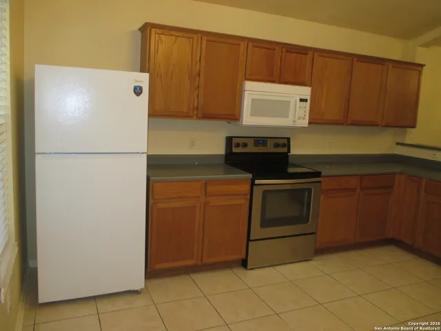 $1,950 | 20623 Gathering Oak, San Antonio, TX 78258