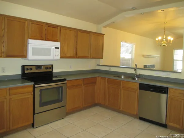 $1,900 | 20623 Gathering Oak, San Antonio, TX 78258