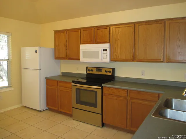 $1,950 | 20623 Gathering Oak, San Antonio, TX 78258