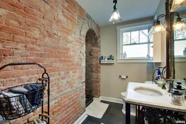 $280,000 | 401 South Corey Street, Griggsville, IL 62340