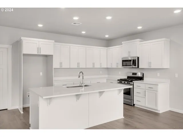 $499,900 | 1501 Southeast Logan Parkway, Albany, OR 97322