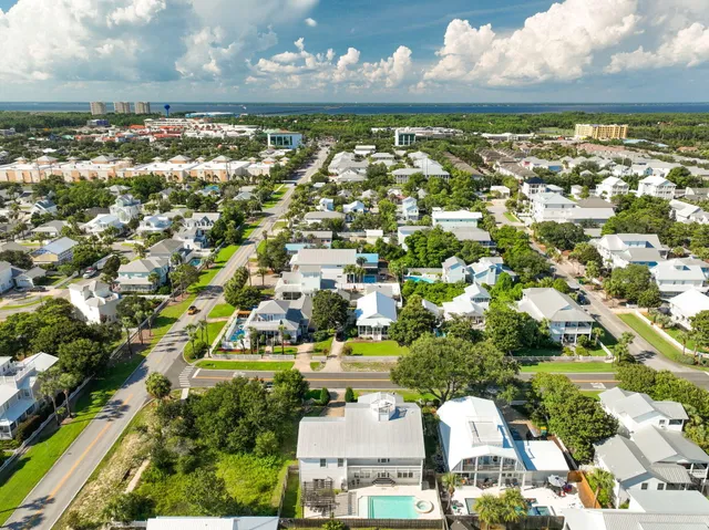 $2,640,000 | 4504 John Avenue, Destin, FL 32541