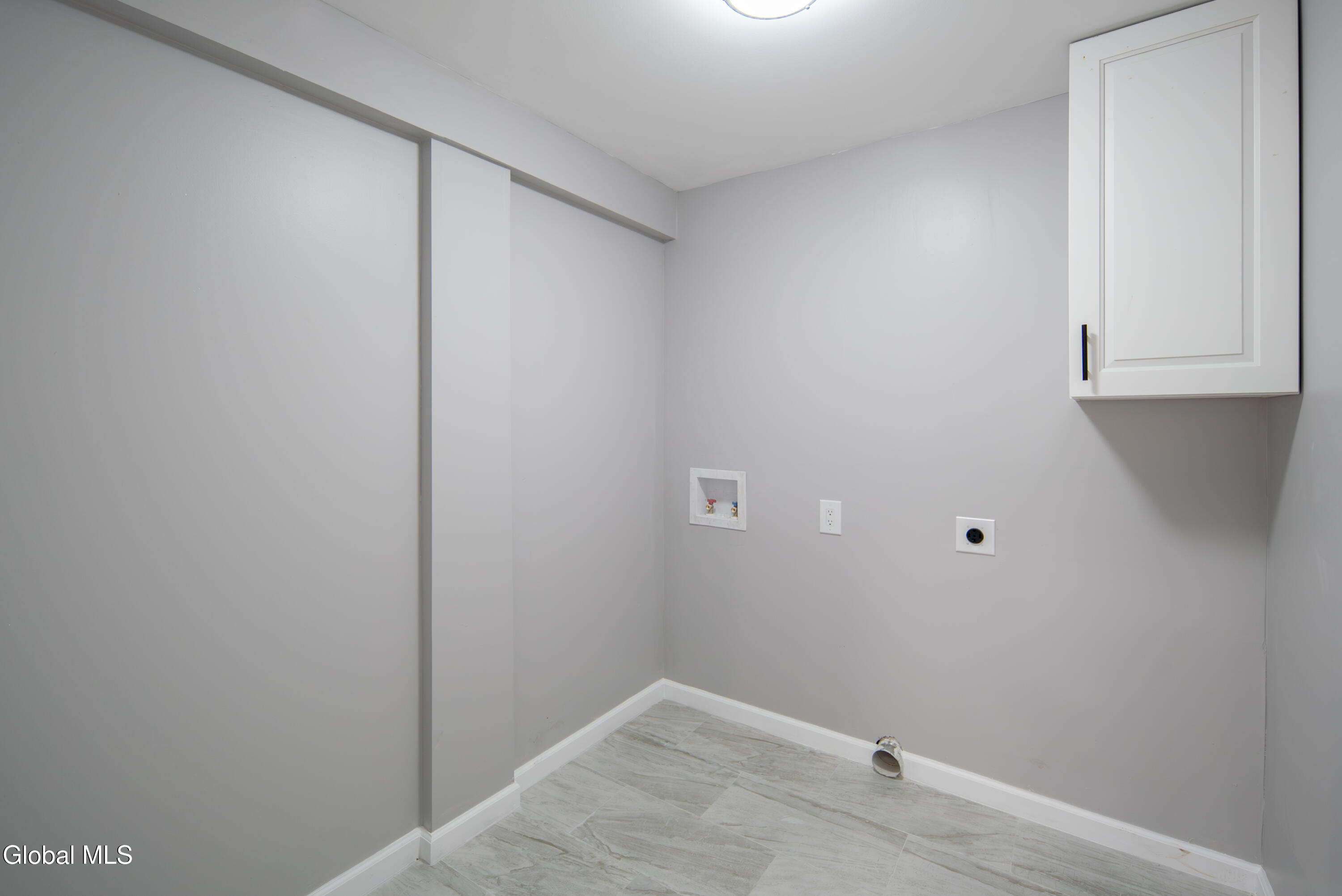 572 Loudon Road Colonie, NY 12110 - Photo 54 of 72 054
