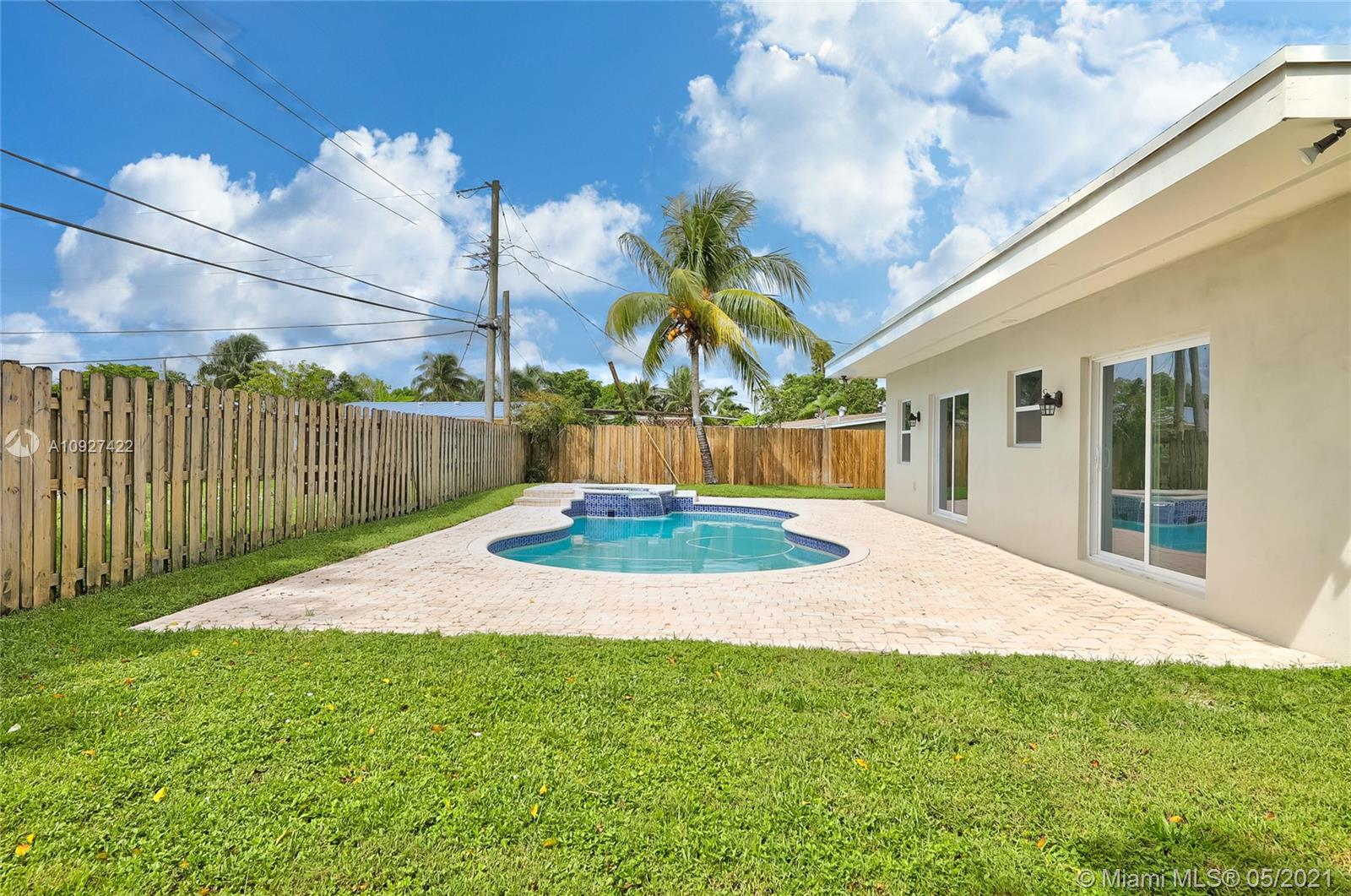 6118 Hogan Creek Road Margate, FL 33063 - Photo 2 of 39 Gallery Image 2