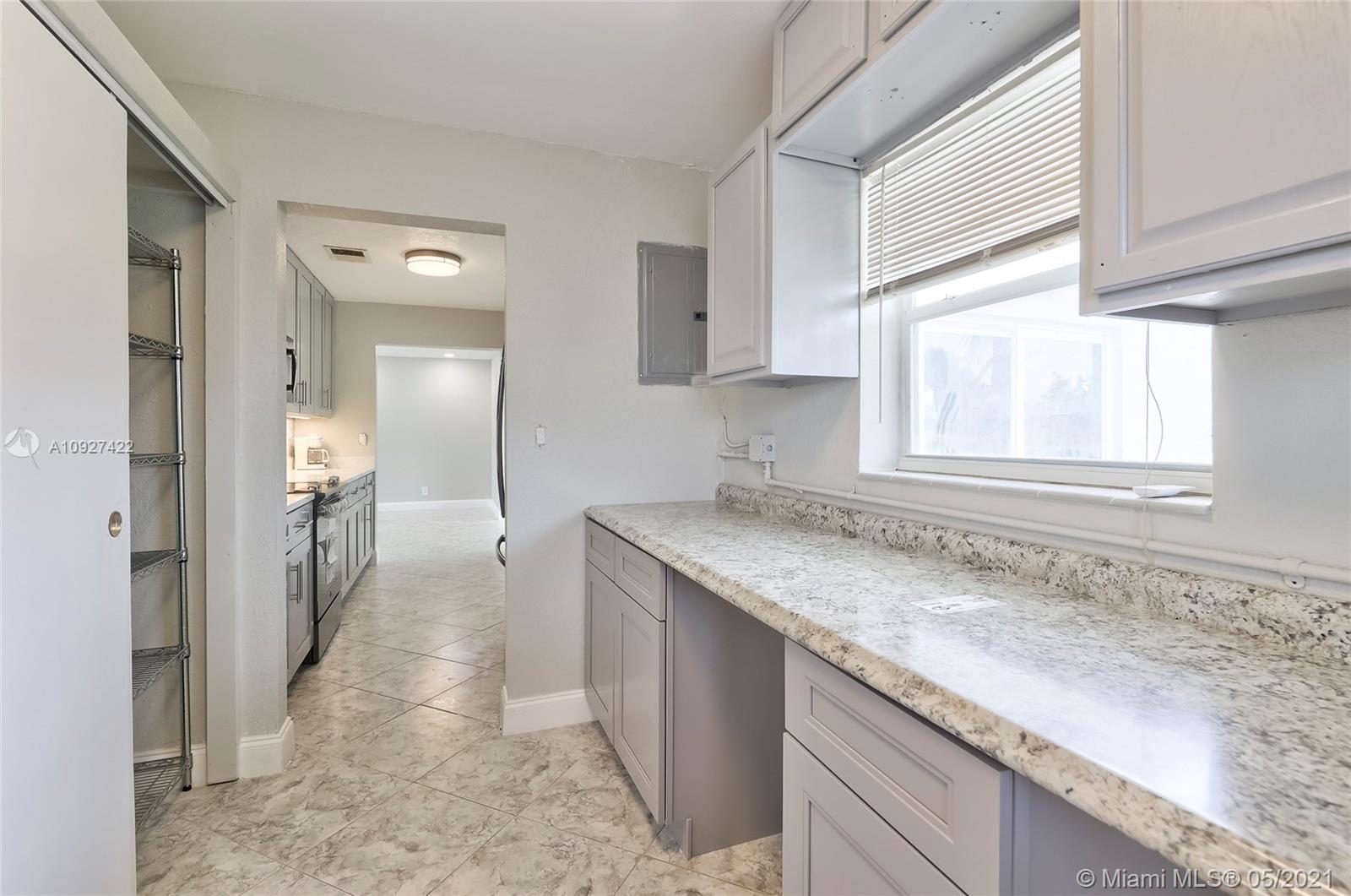 6118 Hogan Creek Road Margate, FL 33063 - Photo 12 of 39 Gallery Image 12