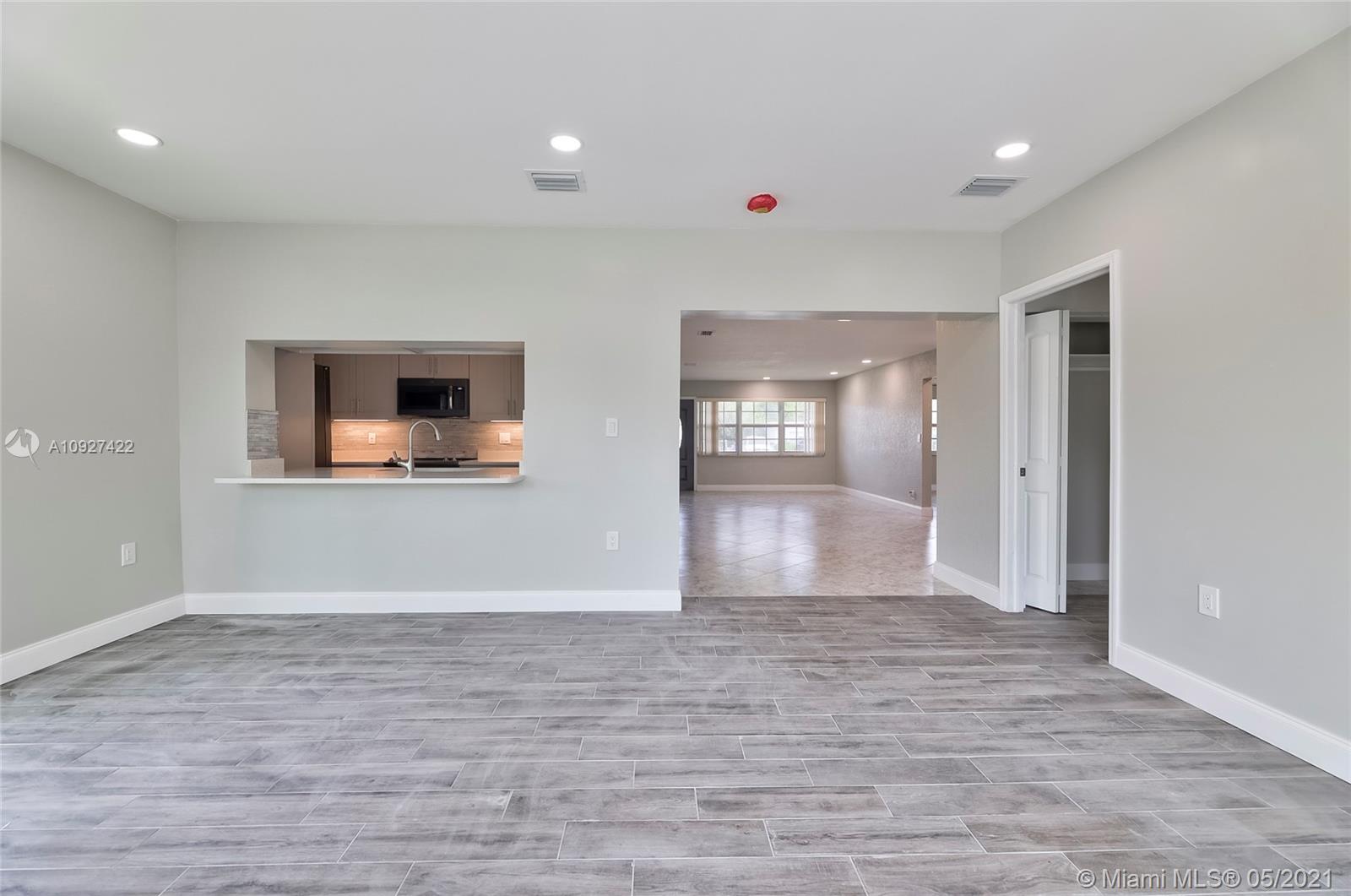 6118 Hogan Creek Road Margate, FL 33063 - Photo 16 of 39 Gallery Image 16