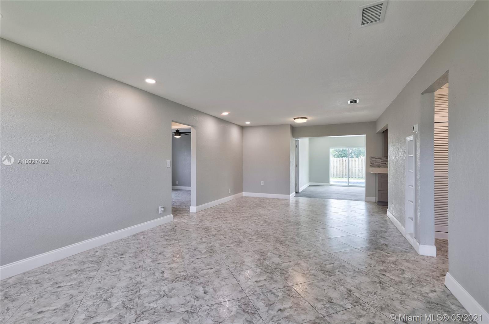 6118 Hogan Creek Road Margate, FL 33063 - Photo 19 of 39 Gallery Image 19
