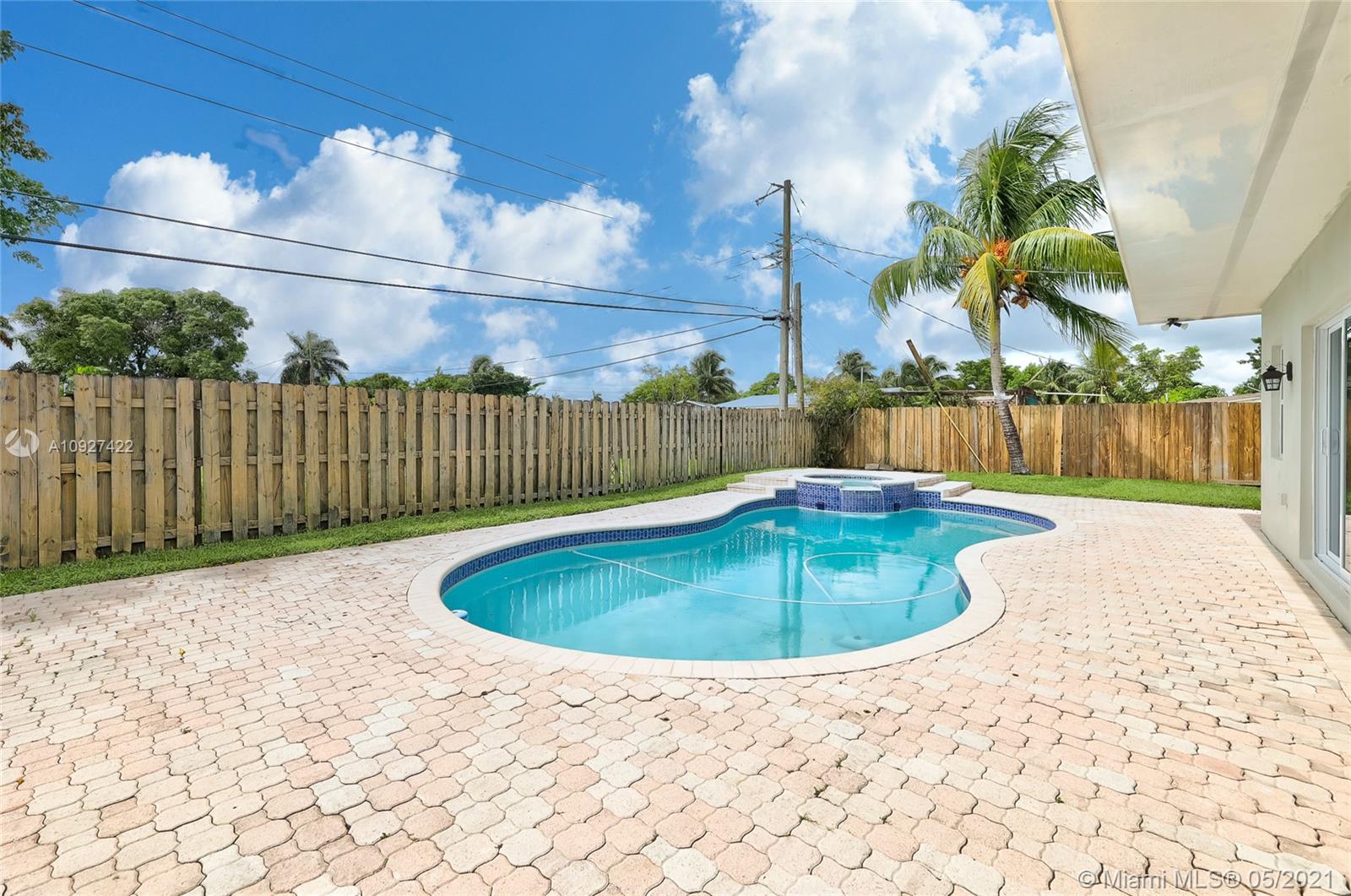 6118 Hogan Creek Road Margate, FL 33063 - Photo 3 of 39 Gallery Image 3