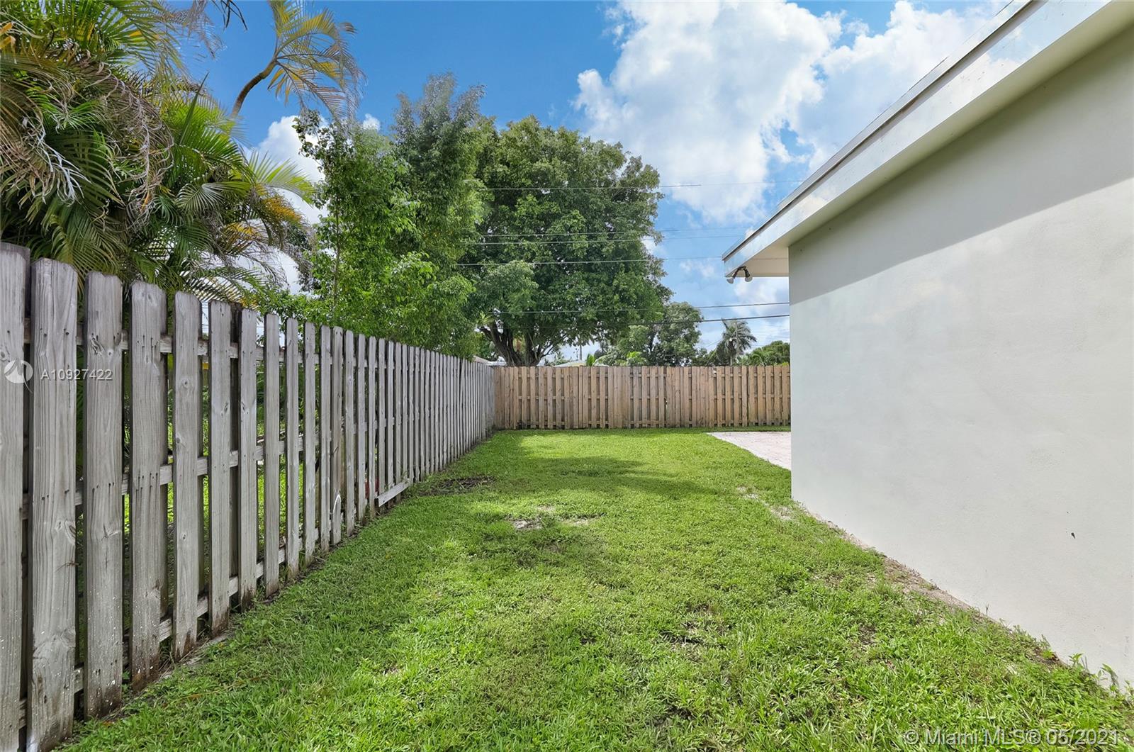 6118 Hogan Creek Road Margate, FL 33063 - Photo 6 of 39 Gallery Image 6