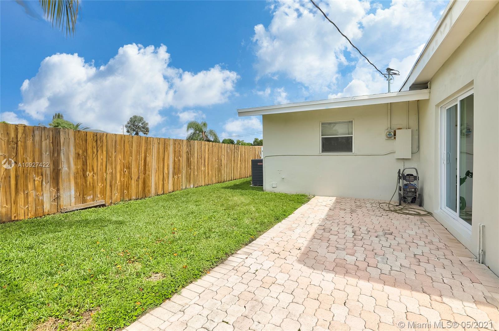6118 Hogan Creek Road Margate, FL 33063 - Photo 7 of 39 Gallery Image 7