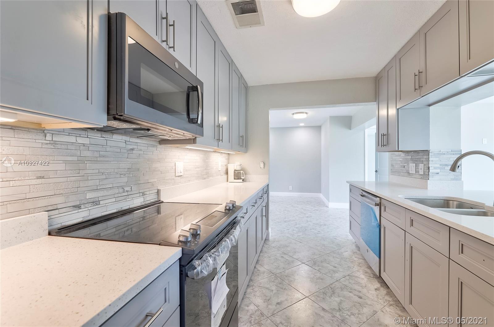 6118 Hogan Creek Road Margate, FL 33063 - Photo 8 of 39 Gallery Image 8