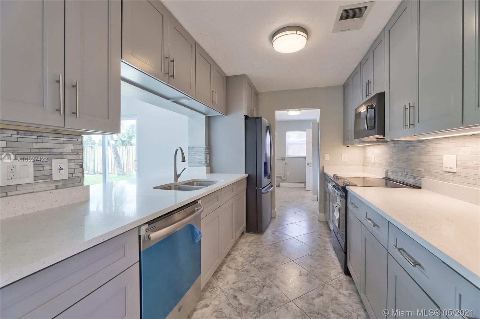6118 Hogan Creek Road Margate, FL 33063 - Photo 10 of 39 Gallery Image 10