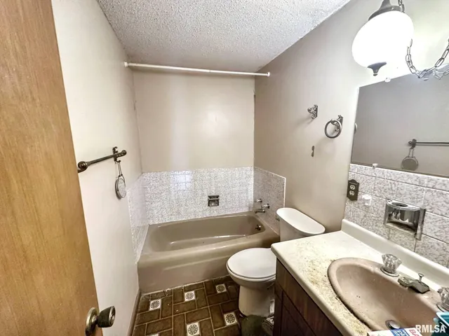 $95,000 | 900 East 4th Street, West Frankfort, IL 62896