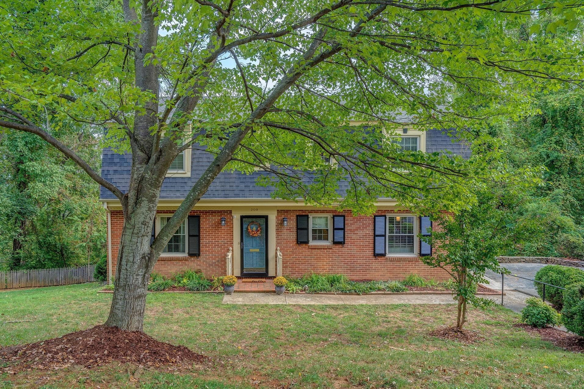 209 Parkcrest Road Southwest Roanoke, VA 24014 - Photo 2 of 48 front view of a house with a yard