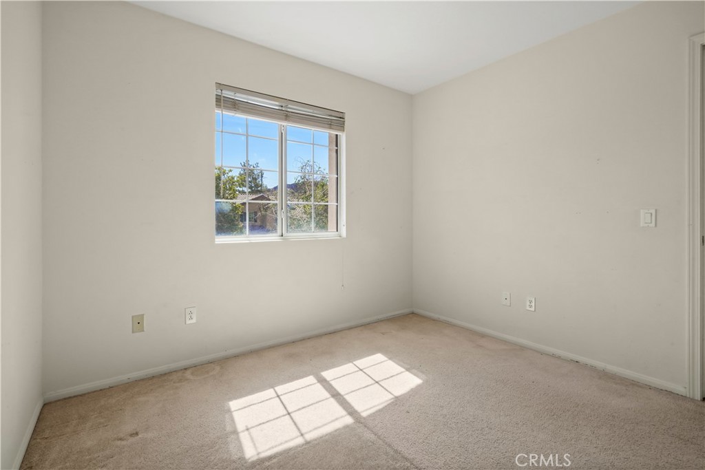28445 Silverking Trail Saugus, CA 91390 - Photo 29 of 54 an empty room with windows