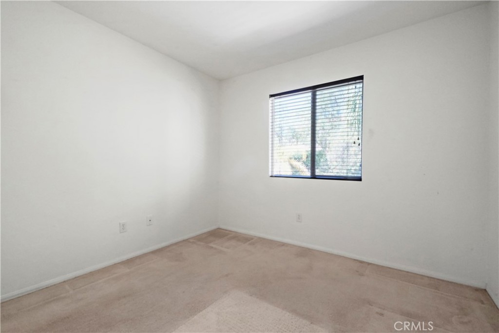 28445 Silverking Trail Saugus, CA 91390 - Photo 31 of 54 an empty room with a window