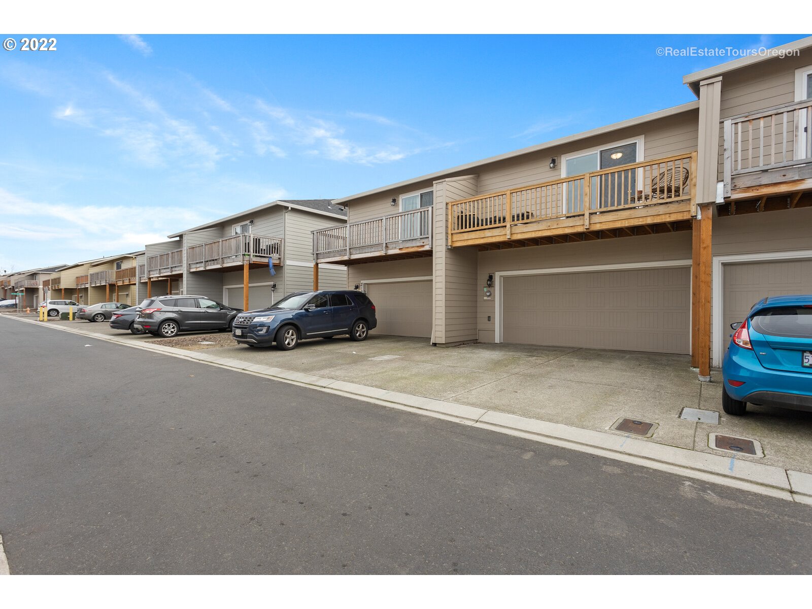 2193 Southeast 16th Street Gresham, OR 97080 - Photo 32 of 32 a car parked in front of a building