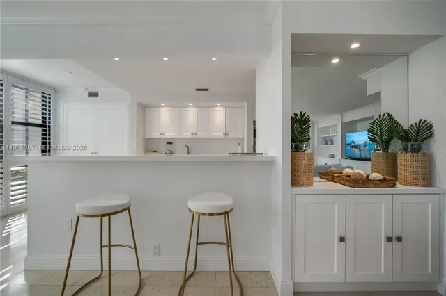 $1,650,000 | 1111 Crandon Boulevard, Unit C406, Key Biscayne, FL 33149