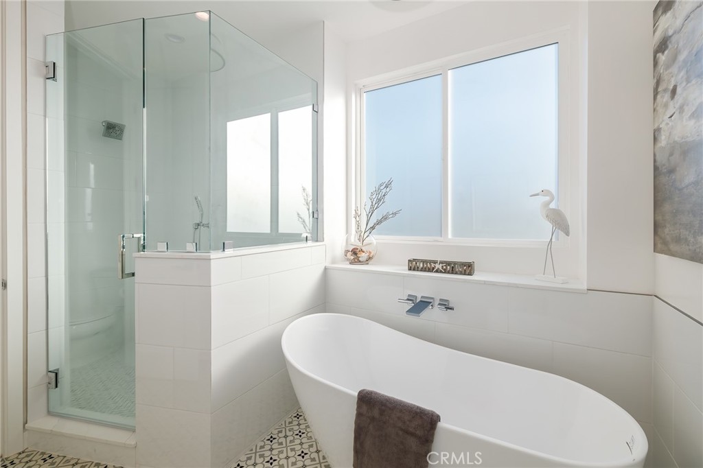 2016 Clark Lane, Unit A Redondo Beach, CA 90278 - Photo 20 of 30 a bathroom with a sink and a bathtub