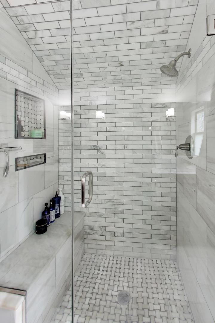 274 Oak Street Elmhurst, IL 60126 - Photo 15 of 31 a bathroom with a shower
