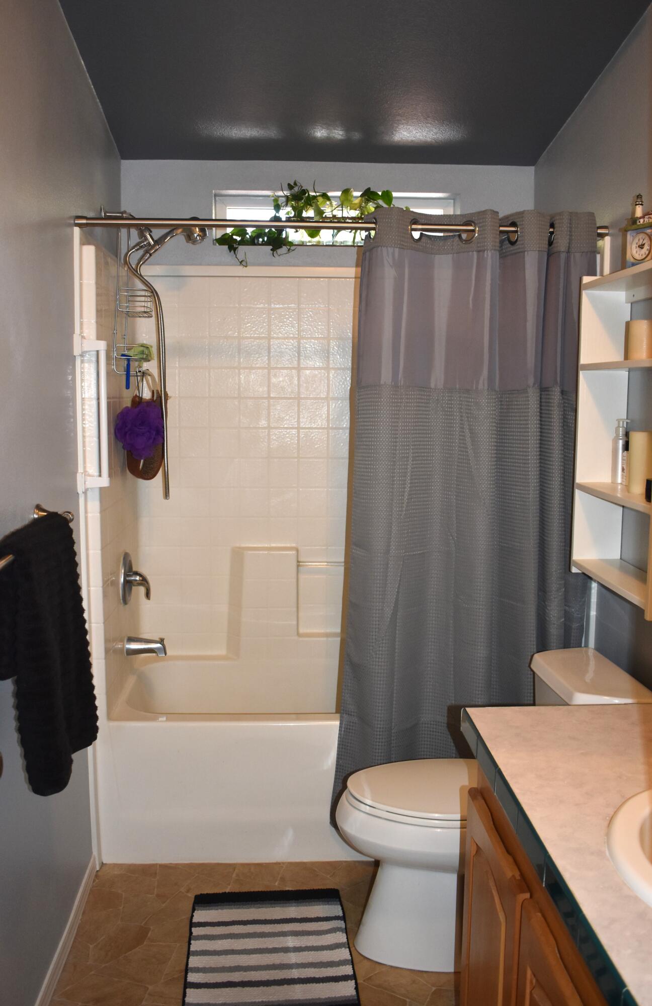 15985 Dawn Road La Pine, OR 97739 - Photo 35 of 63 Guest Bath