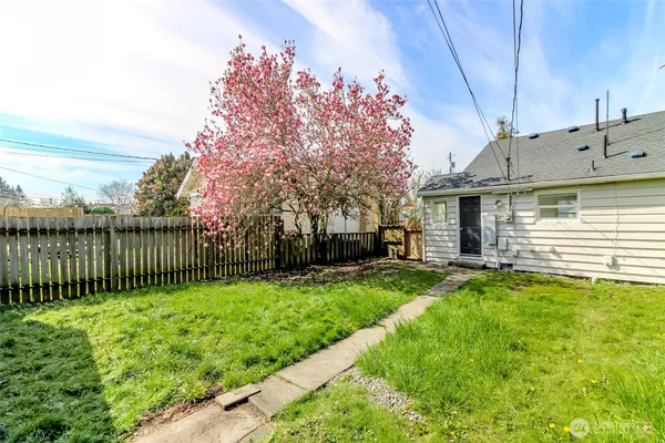 $339,900 | 5637 South I Street, Tacoma, WA 98408