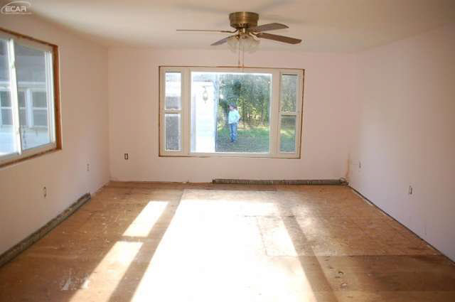 2300 Murphy Road Flint, MI 48504 - Photo 5 of 11 21227208-4.JPG