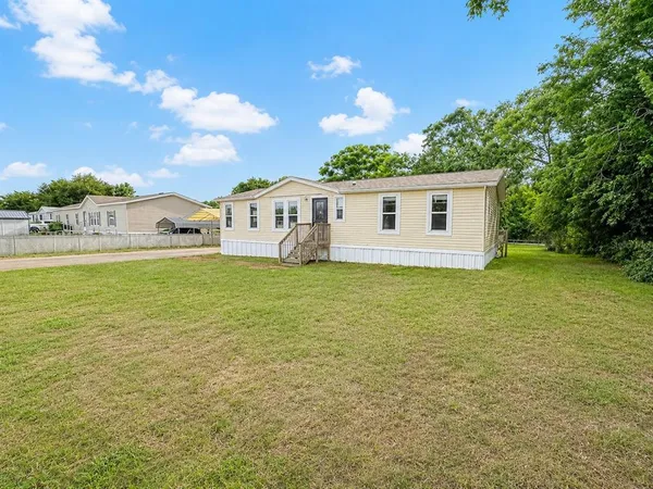 a view of a house with a yard and garage