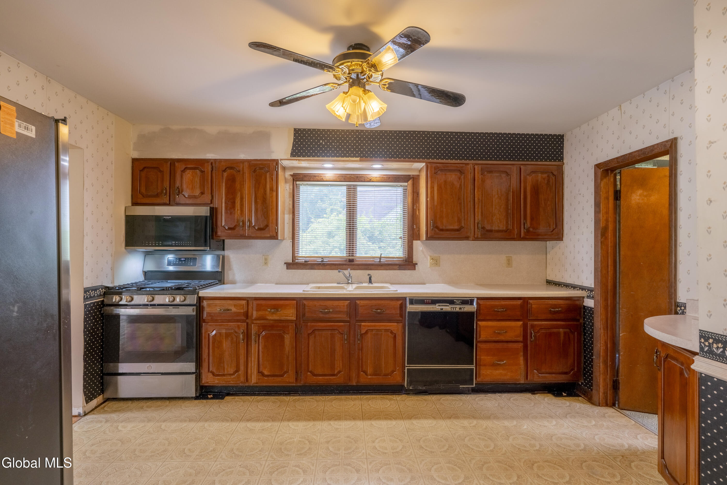 72 Pashley Road Glenville, NY 12302 - Photo 8 of 29 72 Pashley-5