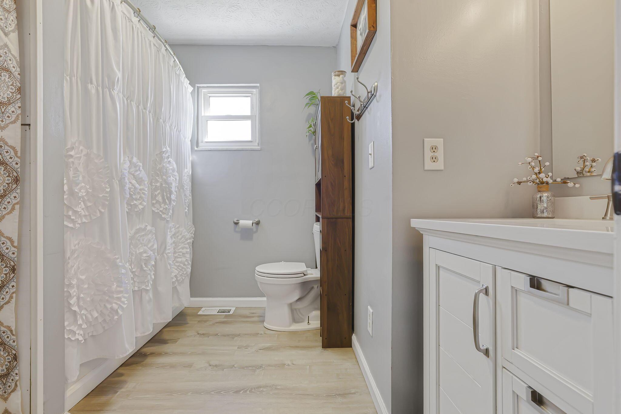 25864 Shoemaker Road Circleville, OH 43113 - Photo 29 of 85 Full Bath