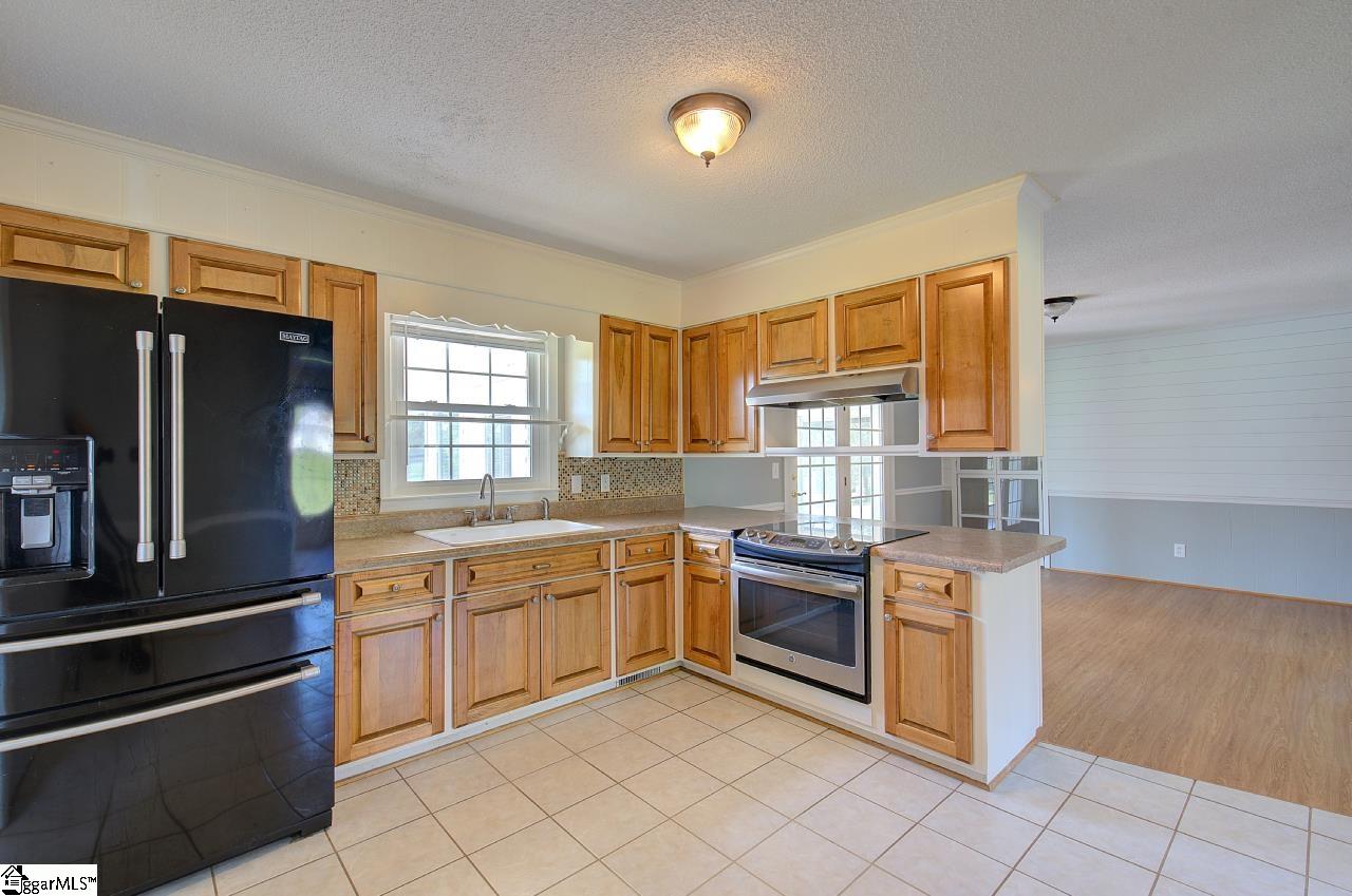 240 Hendricks Road Pickens, SC 29671 - Photo 12 of 39 Gallery Image 12