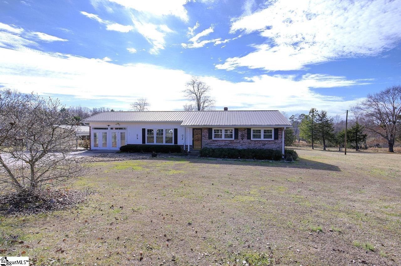 240 Hendricks Road Pickens, SC 29671 - Photo 4 of 39 Gallery Image 4