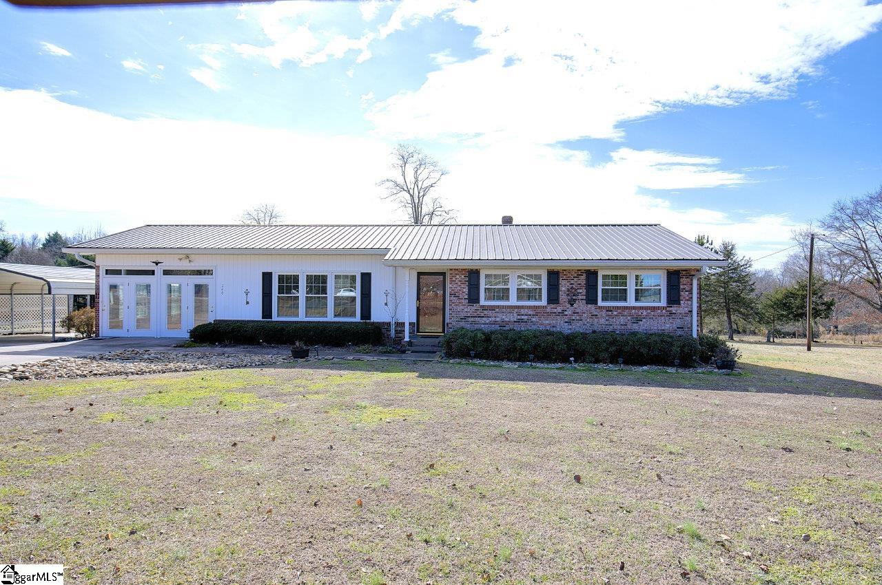 240 Hendricks Road Pickens, SC 29671 - Photo 5 of 39 Gallery Image 5