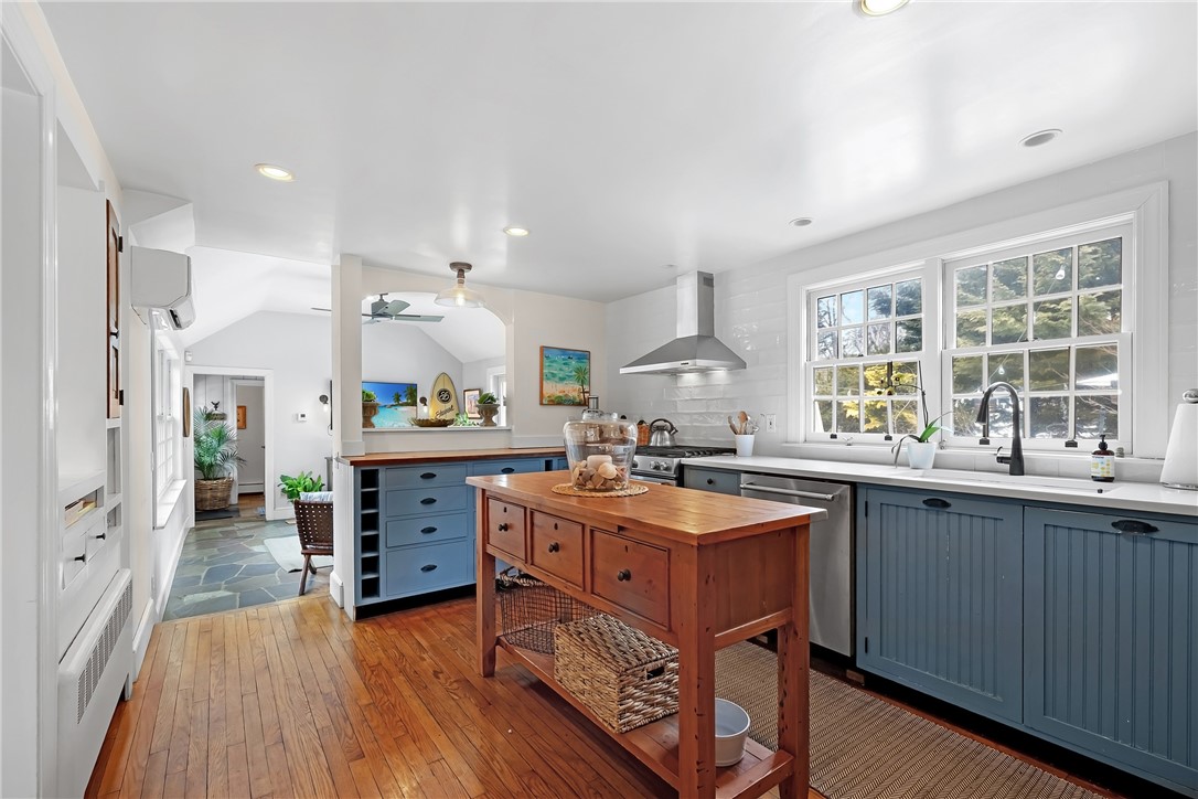 47 Kane Avenue Middletown, RI 02842 - Photo 17 of 46 Kitchen