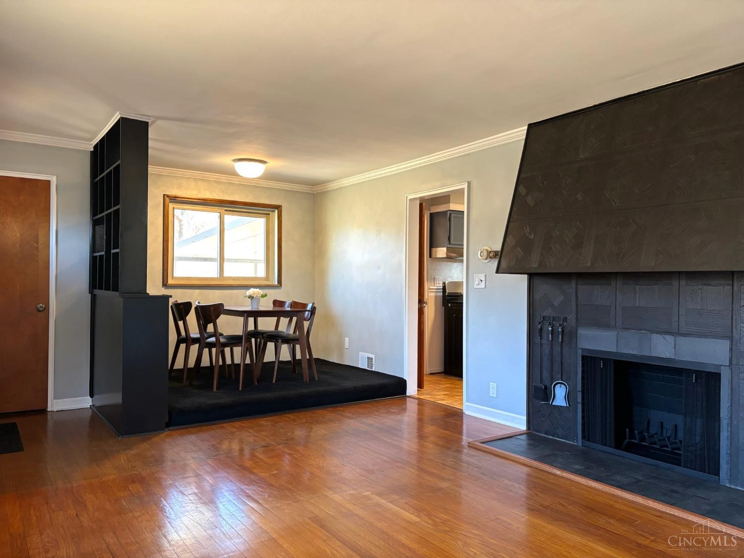 5258 Shepherd Road Cincinnati, OH 45223 - Photo 9 of 43 View of the Dining Room