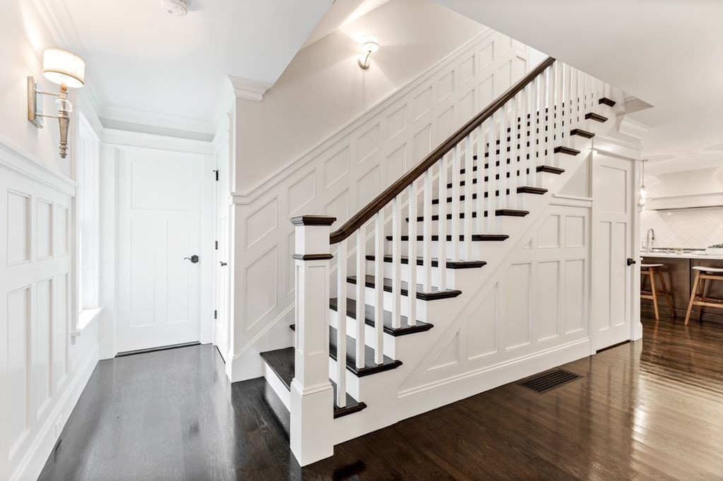 9 Coach Road Lexington, MA 02420 - Photo 3 of 28 Gallery Image 3