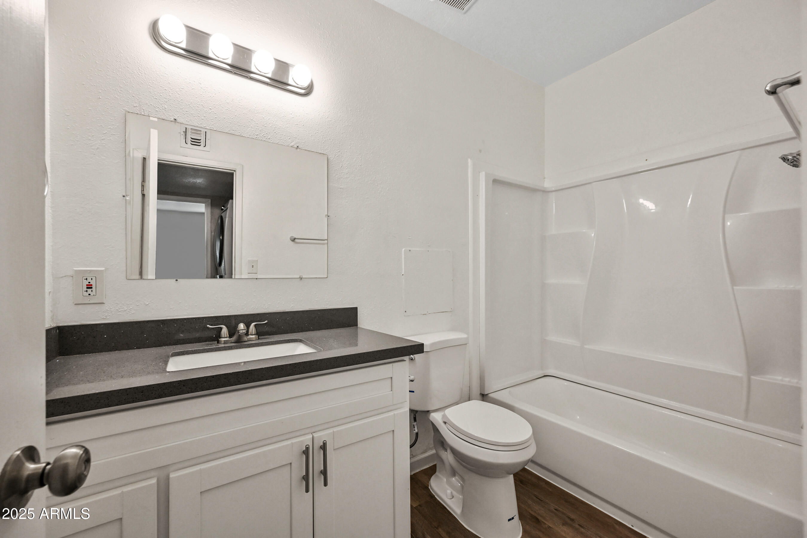 1518 West Colter Street, Unit 30 Phoenix, AZ 85015 - Photo 14 of 29 12-1518WCS30--ocupix-