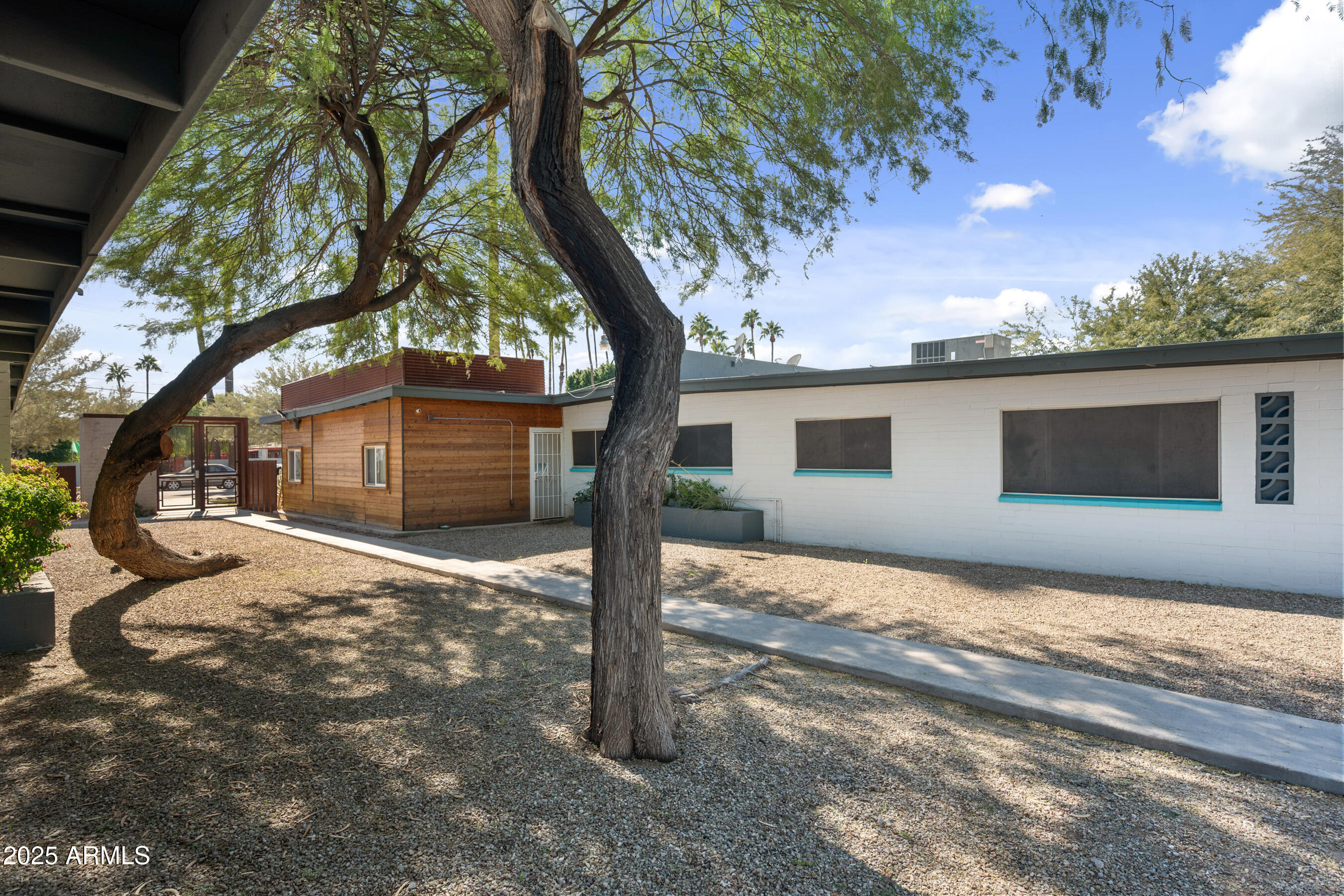 1518 West Colter Street, Unit 30 Phoenix, AZ 85015 - Photo 17 of 29 2ocupix-1518WCS-Comm-