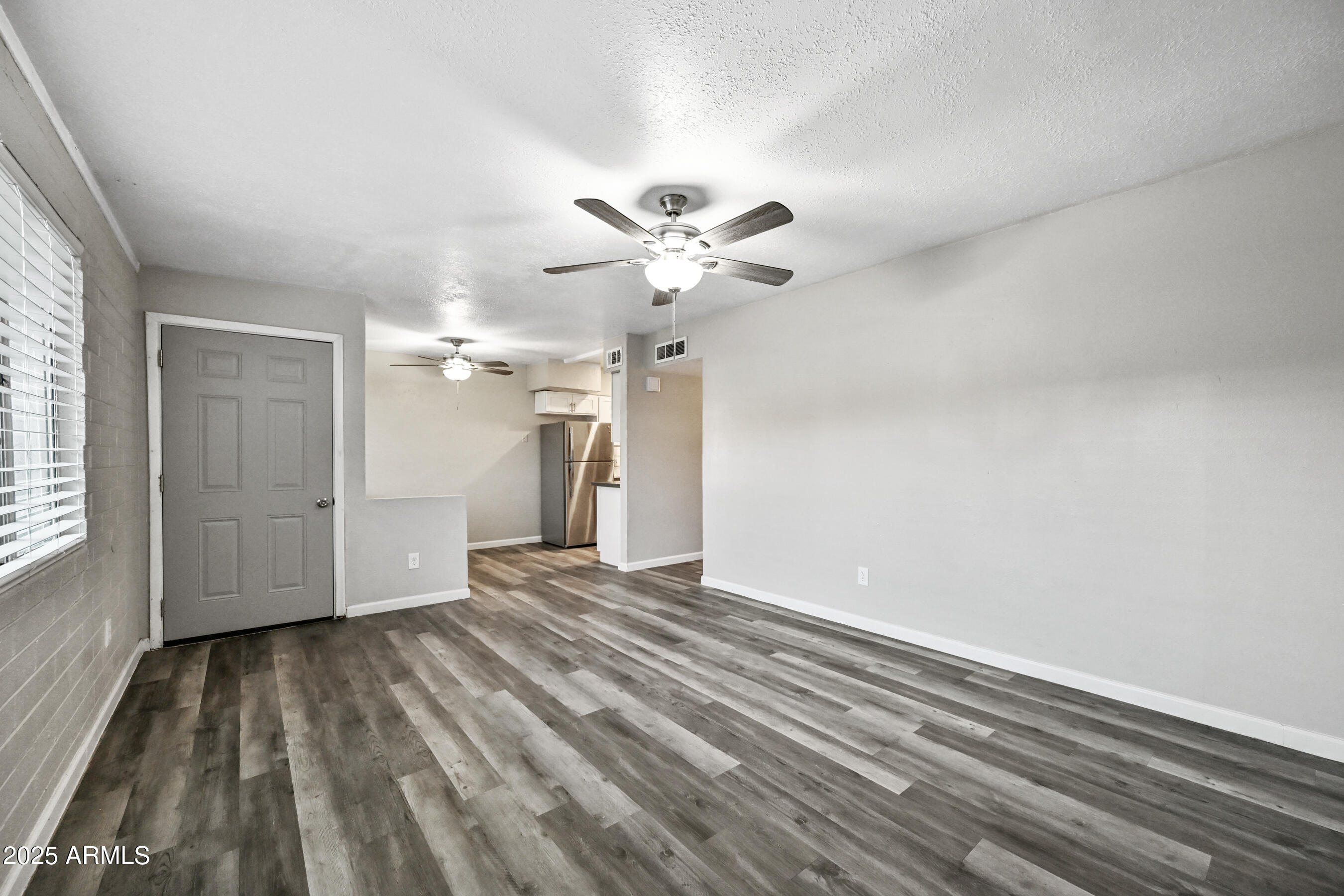 1518 West Colter Street, Unit 30 Phoenix, AZ 85015 - Photo 5 of 29 3-1518WCS30--ocupix-
