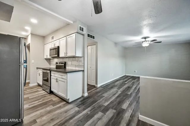 $1,299 | 1518 West Colter Street, Unit 30, Phoenix, AZ 85015